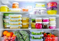 Cất thực phẩm vào tủ lạnh trong bát sứ hay hộp nhựa thì giữ được lâu nhất? Câu trả lời khiến nhiều người bất ngờ