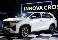 Toyota Innova Cross mới trông 'giống Highlander', ăn ít xăng hơn Wigo: Bí mật nằm ở đâu?