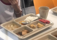 Học sinh trường quốc tế Việt Úc nôn ói sau giờ cơm trưa, trường bảo “mọi thứ đều ổn”