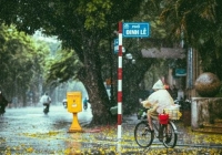 Hà Nội đón cơn mưa thu đầu tiên sau những ngày ô nhiễm không khí 