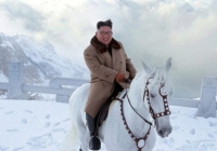 Ông Kim Jong-un cưỡi ngựa trắng lên đỉnh núi tuyết nhằm mục đích gì?   