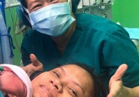 Chuyện lạ: Bệnh viện Từ Dũ cho sản phụ nghe nhạc trong lúc mổ lấy thai