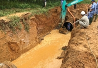 Đường ống nước sông Đà gặp sự cố, nhiều khu dân cư tạm thời bị cắt nước