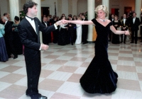 [Bạn có nhớ] Điều gì diễn ra khi Công nương Diana khiêu vũ với John Travolta tại Nhà Trắng?