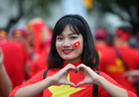 Sắc đỏ CĐV Việt Nam ngập tràn Manila trước trận chung kết Việt Nam - Indonesia ở SEA Games 30