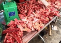 Các gia đình kêu gọi 'đụng lợn' như thời bao cấp để đối phó với tình trạng thịt tăng giá