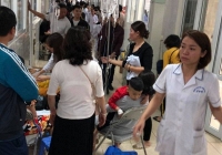 Tìm nguyên nhân từ mẫu thức ăn lưu lại trong vụ hơn 100 trẻ nhập viện