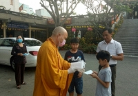Giáo hội Phật giáo Việt Nam yêu cầu tất cả người lễ chùa phải đeo khẩu trang 