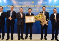 Thủ tướng trao bằng khen cho tổ bay Vietnam Airlines sang Vũ Hán đưa 30 công dân về nước
