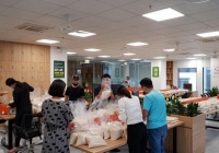 Thanh Hóa: Trường ĐH Hồng Đức phát gạo hỗ trợ những người gặp khó trong dịch Covid – 19