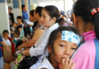 Hàng loạt người nhập viện do nắng nóng gay gắt, sốc nhiệt