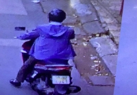 Xuất hiện người đàn ông chuyên dụ dỗ các nam sinh tại cổng trường