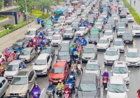 Đầu tuần dân công sở Hà Nội khổ sở vượt mưa gió, ùn tắc kéo dài