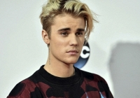 Justin Bieber bị cáo buộc hiếp dâm 2 phụ nữ trong lúc hẹn hò Selena Gomez
