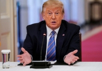 Tổng thống Trump dọa sẽ cắt ngân sách với các trường không chịu mở cửa