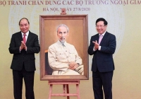 Ra mắt bộ tranh chân dung các Bộ trưởng Ngoại giao Việt Nam qua các thời kì