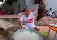 Sở TT&TT Bắc Giang vào cuộc làm rõ vụ việc con trai bà Tân Vlog nấu cháo gà nguyên lông