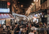 Phố đi bộ Hà Nội đông đúc trở lại sau thời gian dài đóng cửa phòng dịch