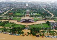 Kinh thành Huế ngập trong biển nước