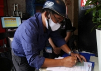 TPHCM: 4.064 người không đeo khẩu trang bị phạt