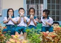 Thêm nhiều học sinh tiểu học tại Hậu Giang đón chào năm học mới cùng sữa học đường