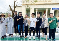 Sau chiến thắng Rap Việt, Dế Choắt và Wowy ra miền Trung cứu trợ đồng bào vùng lũ