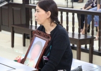 Vụ cháu bé 3 tuổi bị bạo hành: Người mẹ và cha dượng bất ngờ đổ lỗi cho bà ngoại