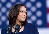 Tạp chí Vogue gây tranh cãi về việc 'tẩy trắng' làn da của bà Kamala Harris