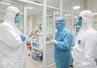 Hai bệnh nhân Covid-19 diễn biến nặng: phổi đông đặc, suy kiệt, phù toàn thân