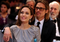 Con trai làm chứng Brad Pitt bạo hành Angelina Jolie