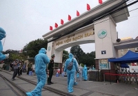 Vì sao Bệnh viện Bạch Mai nói có khó khăn tài chính nhưng vẫn tuyển 506 người?