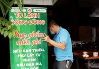 Ấm lòng với chiếc 'Tủ lạnh cộng đồng' hỗ trợ thực phẩm cho bà con giữa Sài thành