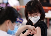 Những yếu tố nào khiến một người đã tiêm vaccine có nguy cơ mắc Covid-19?