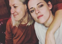 Kristen Stewart đính hôn với bạn gái đồng tính