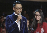 Nữ sinh gây chú ý sau 1 phút xuất hiện tại lễ trao giải VinFuture là ai?