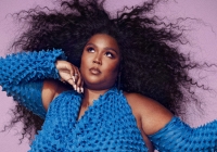 Ca sĩ ngoại cỡ với trang phục của Kim Kardashian trên tạp chí Elle gây xôn xao mạng xã hội