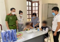 Lộ lý do bé gái 11 tuổi bị cha ruột cởi quần áo, trói lên xà nhà đánh đập  