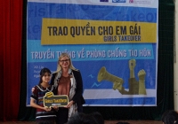 Hai nữ sinh dân tộc Pa Cô và Vân Kiều được trao quyền Đại sứ Thụy Điển