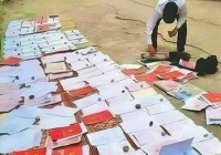 Trào lưu bày sổ đỏ trên vỉa hè quay Tiktok để bán đất nở rộ