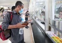 Giá vé tàu xe Tết vừa mở đã “đắt như tôm tươi”