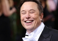 Tỷ phú Elon Musk mở livestream dài 10 phút vào lúc 2 giờ sáng với toàn âm thanh kỳ lạ