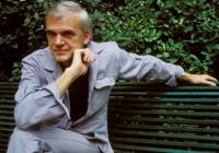 Cha đẻ tiểu thuyết 'Đời nhẹ khôn kham” Milan Kundera qua đời