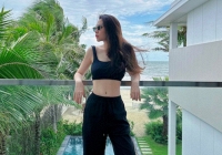 'Mẹ bỉm' Đàm Thu Trang tự tin khoe eo thon sau hơn 2 tháng sinh con trai