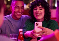 '2023 rồi vẫn dùng Android à?': Lý do Gen Z Mỹ tin rằng smartphone Android chỉ dành cho người già, kém sang so với iPhone