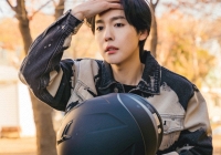 Nam idol diễn dở nhất hiện tại: Mặt đơ như tượng sáp, netizen hoài nghi 'mới dao kéo hay sao?'