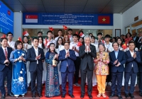 Thủ tướng Phạm Minh Chính và Thủ tướng Lý Hiển Long giao lưu, ăn trưa cùng sinh viên ĐHQGHN