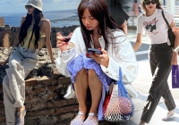 Kệ netizen chê, Lisa vẫn “cưng” hết mực 1 item: Diện cả đi hẹn hò lẫn về quê nhà Thái Lan