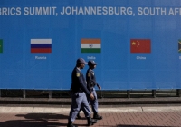 Mời 3 đối thủ cạnh tranh vào BRICS: Nga đối diện ván bài 'cân não'