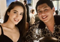 Thiếu gia út nhà tỷ phú Johnathan Hạnh Nguyễn tung ảnh nét căng bên bạn gái: Lễ này chất lượng quá!