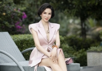 Gu thời trang cuốn hút của 'biểu tượng nhan sắc' Thanh Mai